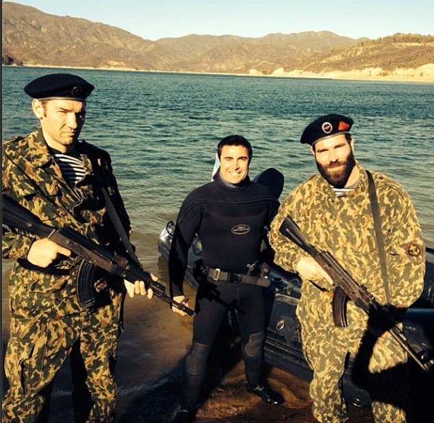 Bilzerian byl trénován i jednotkami NAVY Seals, než ho vykopli kvůli tomu, že nadával důstojníkovi.