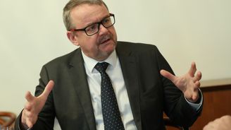 Ministři hledají personální úspory. Mám podstav, stěžuje si Ťok