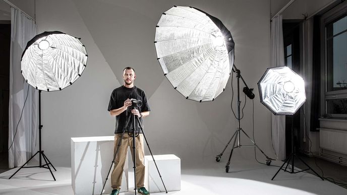 Fotograf Dan Vojtěch ve svém přirozeném prostředí Fotograf Dan Vojtěch ve svém přirozeném prostředí