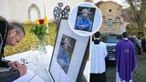 Skromný pohřeb Drábové (†64): Obřad pro nejbližší i Matásek, Szántó a sjezd motorkářů