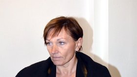 Protože je Vlastimil Jurásek stále její manžel a mají spolu dvě dětí, exministryně využila svého práva nevypovídat.
