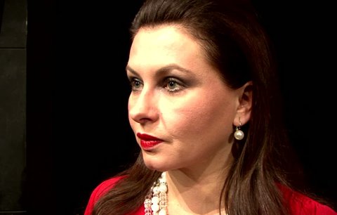 Dana Morávková se nestydí: Běhá po jevišti v podvazcích