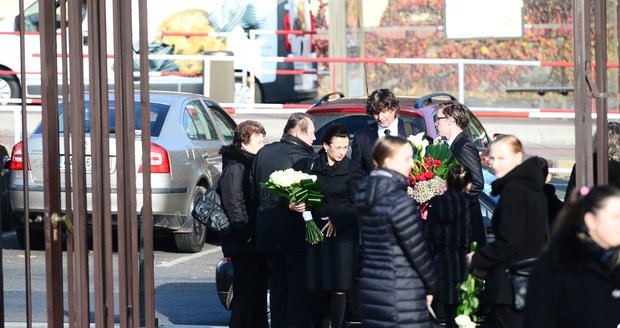 Morávková s rodinou se dnes naposledy rozloučila s maminkou.