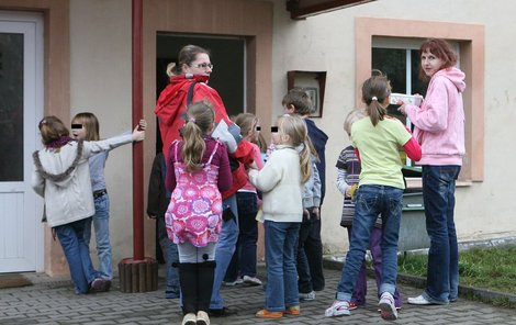 Dana Musilová (vlevo) doprovázela děti na výletě, který málem skončil tragédií.