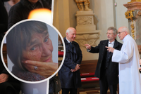 Hluboký smutek i smích a slova samotné Dany Němcové (†89): Poslední rozloučení s disidentkou