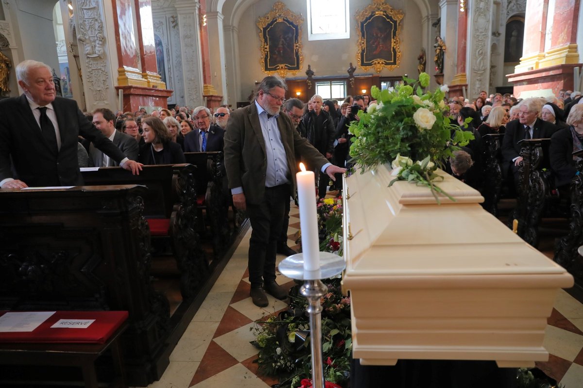 Pohřbu Dany Němcové se zúčastnil Alexandr Vondra (ODS) - 22. 4. 2023, Praha.