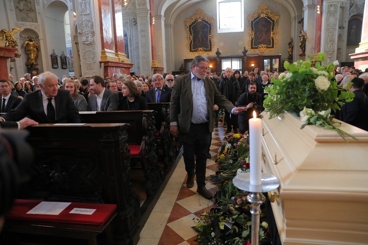 Pohřbu Dany Němcové se zúčastnil Alexandr Vondra (ODS) - 22. 4. 2023, Praha.