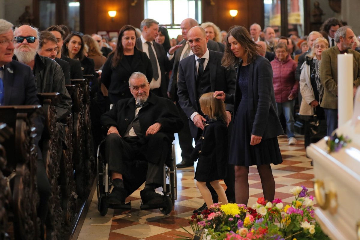 Pohřbu Dany Němcové se zúčastnil Karel Schwarzenberg - 22. 4. 2023, Praha.
