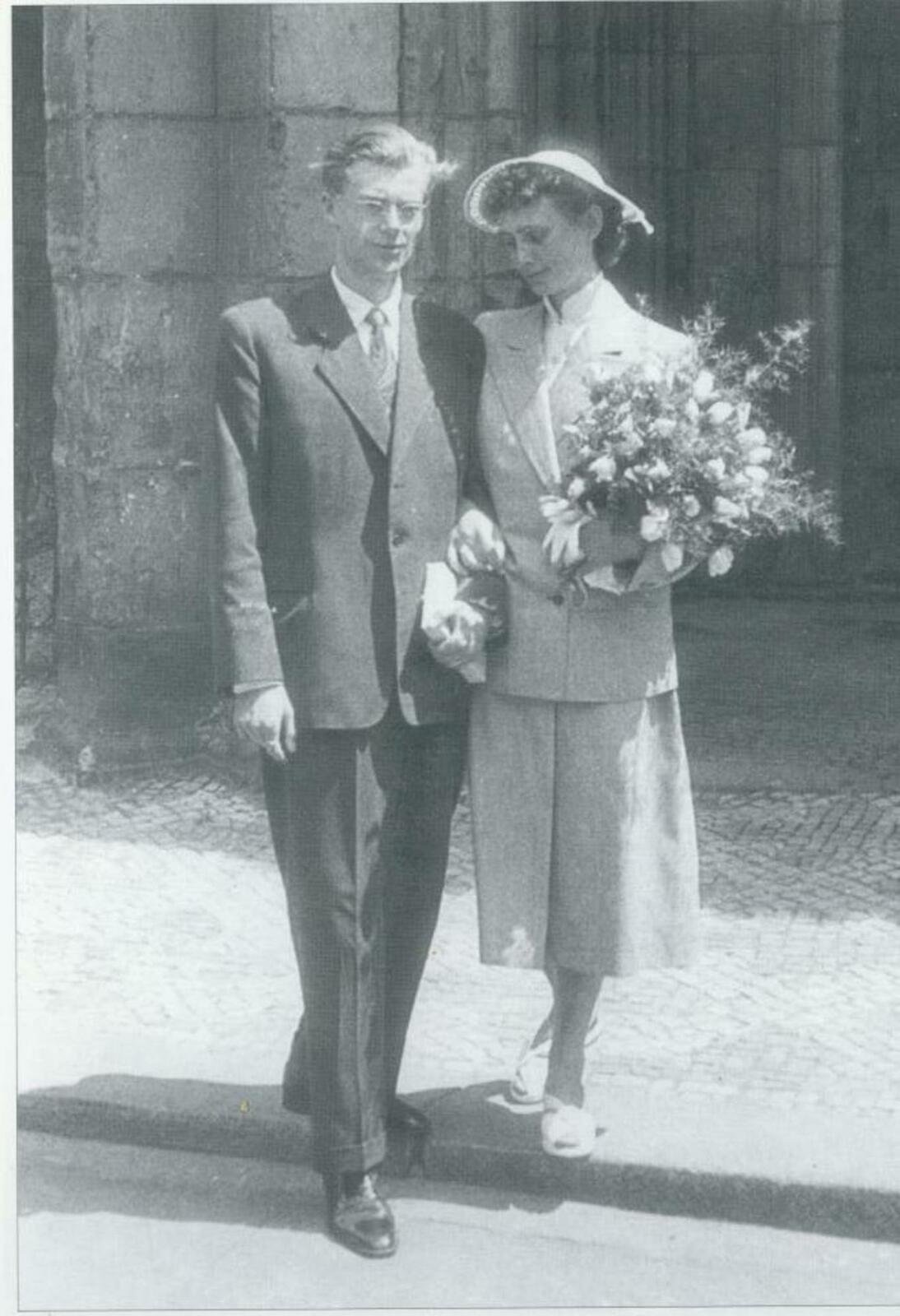 Němcové manželství s Jiřím vydrželo 69 let do jeho smrti v roce 2001. I přes to se Němcovi v roce 1972 narodil nemanželský syn Tobiáš.