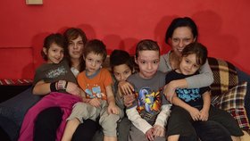 Daneček má deset sourozenců, někteří byli v době návštěvy ve škole