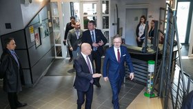 Šéf ČEZ Daniel Beneš s premiérem Fialou v areálu JE Dukovany (březen 2024)