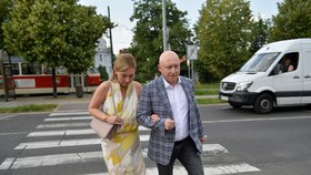 Daniel Beneš přichází na narozeniny Zemanova poradce Martina Nejedlého na Pražském hradě.