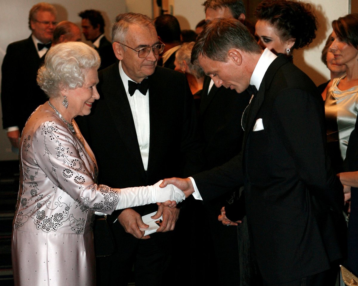 Daniel Craig se v minulosti potkal i s královnou Alžbětou II.