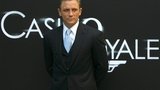 Daniel Craig musí na plastiku!
