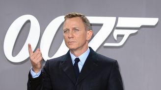 Zelený James Bond. V nové bondovce bude jezdit v elektromobilu