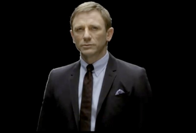 Opět Daniel Craig.