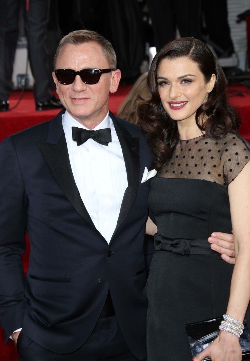 Filmový James Bond Daniel Craig se zamiloval do herečky Rachel Weisz při natáčení mysteriózního filmu Dům snů z roku 2011. Oba opustili své partnery a pouhých šest měsíců po známosti se vzali.