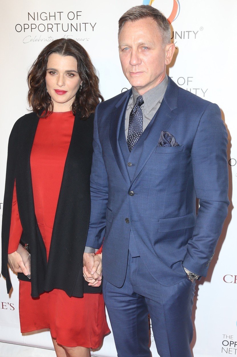 Daniel Craig a Rachel Weisz. Herec si vzal svou vyvolenou v roce 2011, kdy mu bylo 43 let. Jednalo se opravdu o malinkou svatbu se čtyřmi hosty.