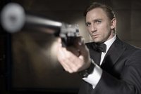 James Bond Daniel Craig slaví 50: První agent beze smyslu pro humor a lásky k cigaretám!