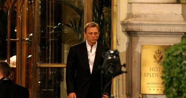 Daniel Craig natáčel v roce 2005 v Karlových Varech jednu z Bondovek.