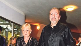Zpěvák Daniel Hůlka s maminkou: Oba stihly v poslední době nepříjemné zdravotní komplikace