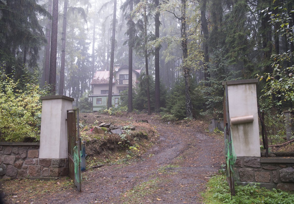 Jevanská vila v lese nutně potřebuje rekonstrukci. 