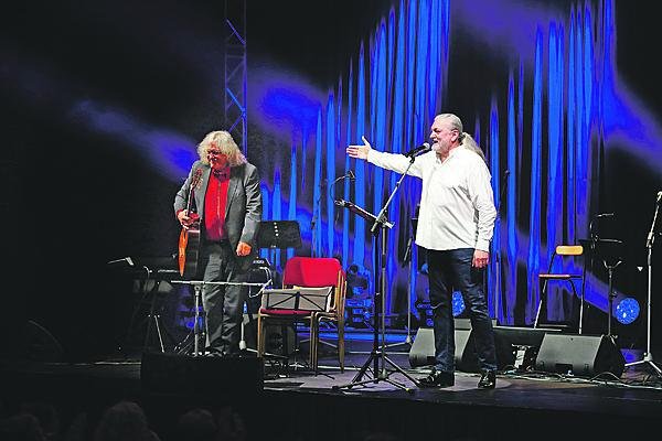 Lubomír Brabec seděl na třech židličkách.