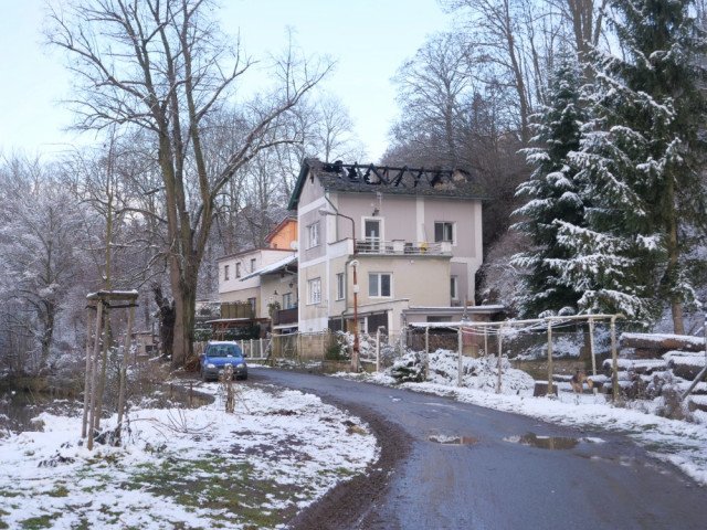 Tříčlenná rodina přišla při tragickém požáru o střechu nad hlavou: Na opravu nemá peníze!