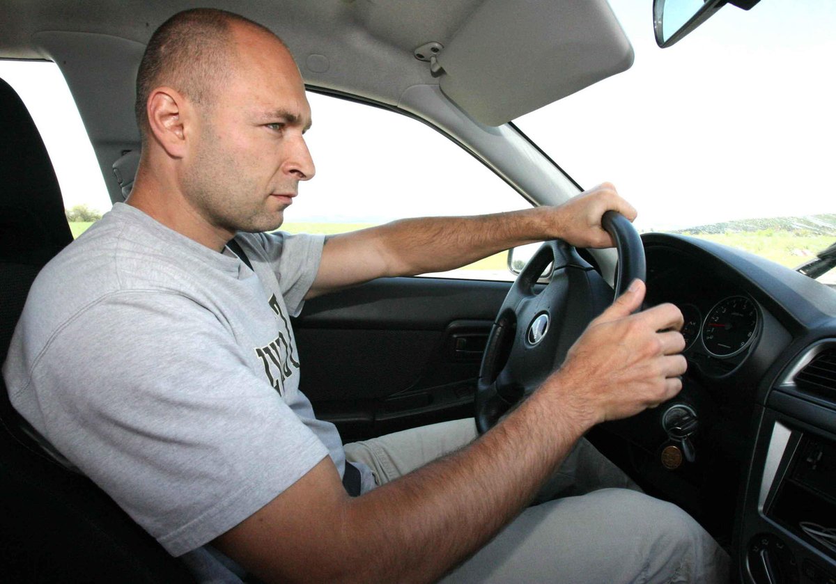 Za volantem osobních aut, závodních speciálů i motorkář už strávil tisíce hodin