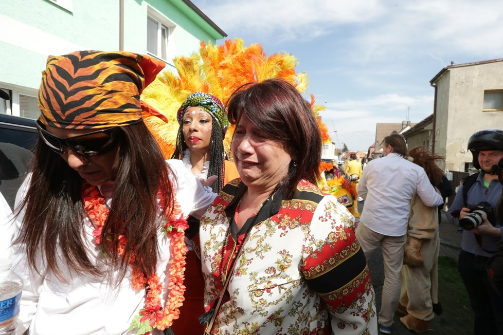 Pohřeb Daniela Nekonečného: Uplakaná Zuzana Kardová