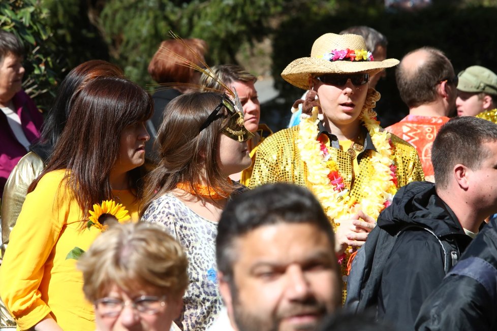 Obřad nemusí být tradičně v černé, rodina si ho může uzpůsobit podle sebe. Takhle vypadal například pohřeb Daniela Nekonečného