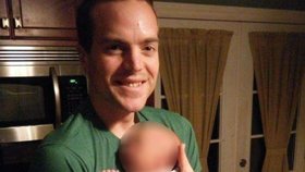 Daniel Owen se svým synem Cooperem (†15), když byl ještě miminko