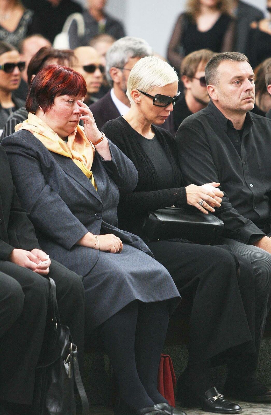 Pohřeb Daniela Procházky v srpnu 2006: Kateřina Kornová a Zuzana Paroubková 