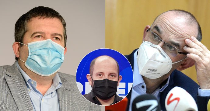 Vicepremiér Hamáček (ČSSD), ministr zdravotnictví Jan Blatný (za ANO) v kroužku sociolog Daniel Prokop