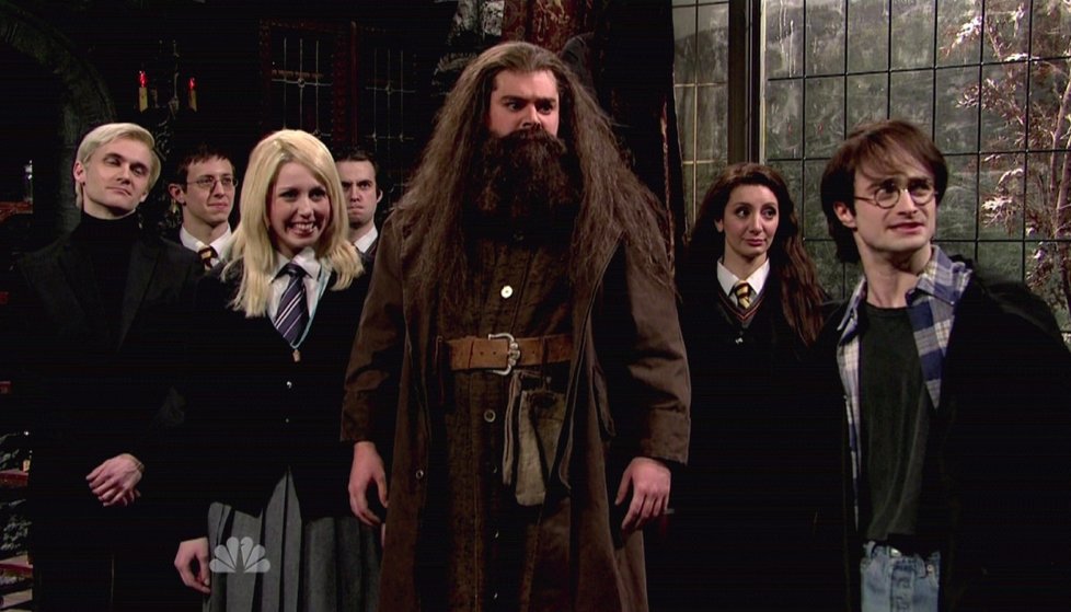 Saturday Night Live odstartovala o víkendu parodie na Harryho Pottera. Kromě Radcliffa se zde však žádný z jeho bývalých hereckých kolegů neobjevil. I proto si z nich mohl dělat někdejěí Harry Potter bez obav srandu