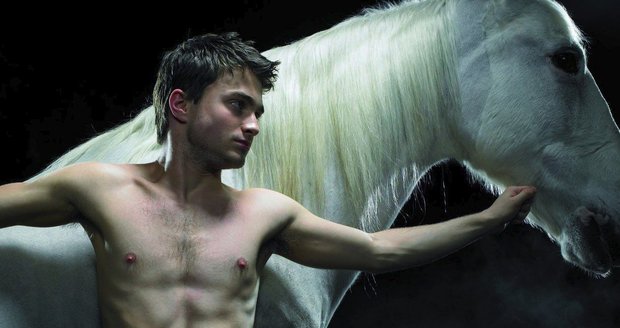 Daniel Radcliffe v divadelní hře Equus