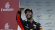 Daniel Ricciardo slaví překvapivý triumf