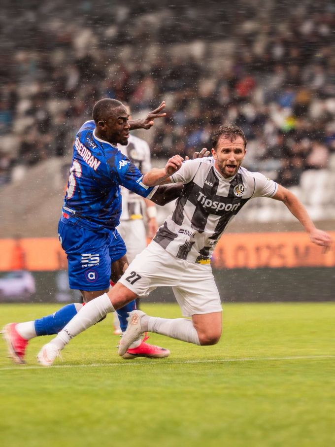 Hradec - Artis 2:4. Hosté potrestali vyloučení Kučery. Jablonec porazil Zbrojovku Hradec - Artis 2:4. Hosté potrestali vyloučení Kučery. Jablonec porazil Zbrojovku