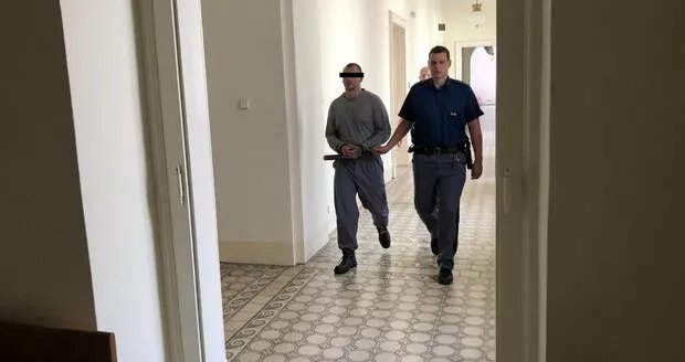 Brutálně znásilnil ženu (30) v Čelákovicích: Úchyl dostal 12 let! Soudce ho měl plné zuby