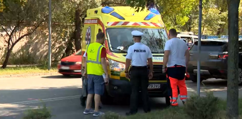 Při tragické nehodě zemřela studentka Linh (†18).