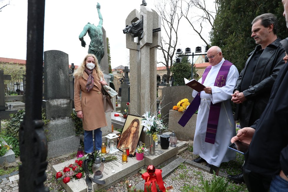 Pietní akce na počest Daniely Krhutové