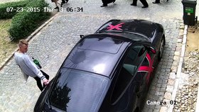 Neznámý vandal zničil auto zpěváka Daniela Landy