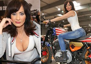 Daniela Šinkorová svůdně pózovala na zahájení Motosalonu.