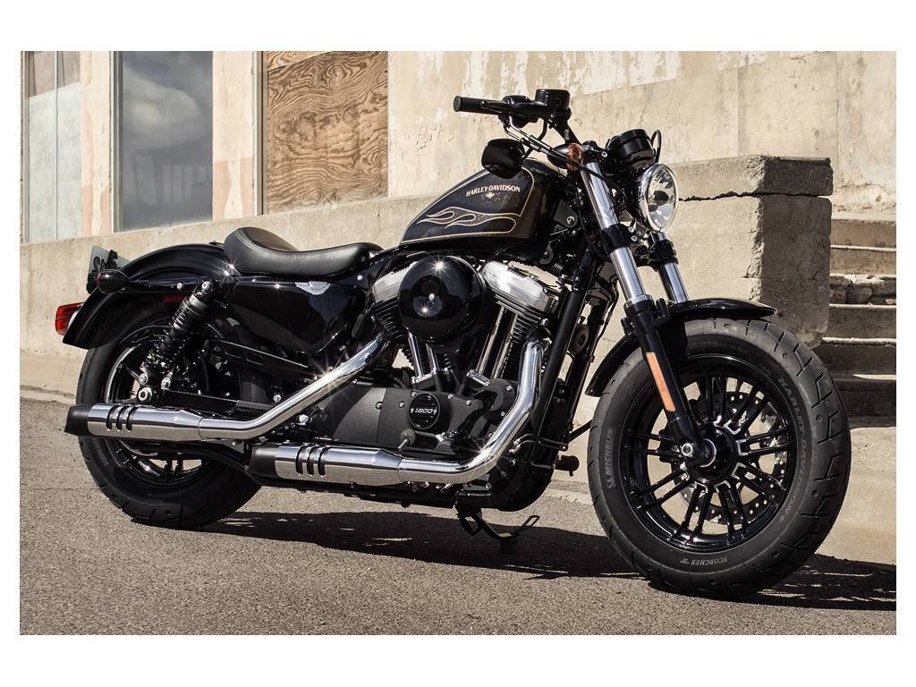Harley Davidson Street 750 šitý na míru ženám.  Odhadovaná cena: 180 000 Kč.
