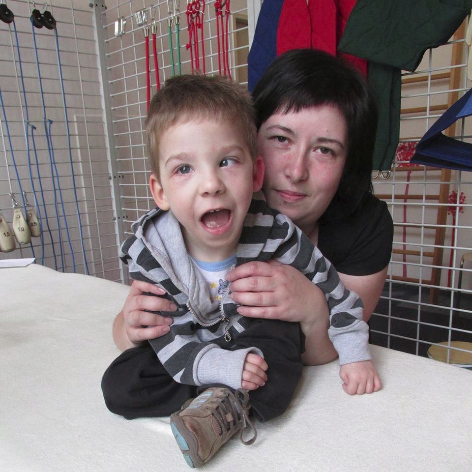 Danielek Trdla (5): ● Dětská mozková obrna ● Příspěvek na léčbu Terasuit v Polsku