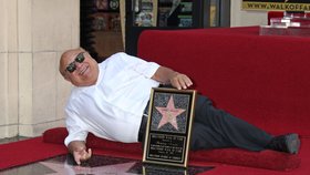 Danny DeVito se konečně dočkal své hvězdy na chodníku slávy