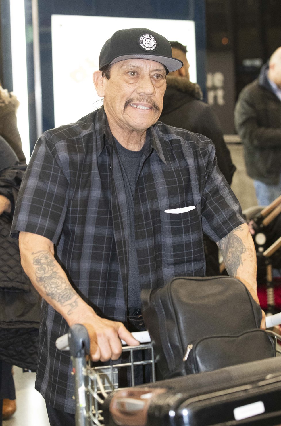 Danny Trejo na pražském letišti