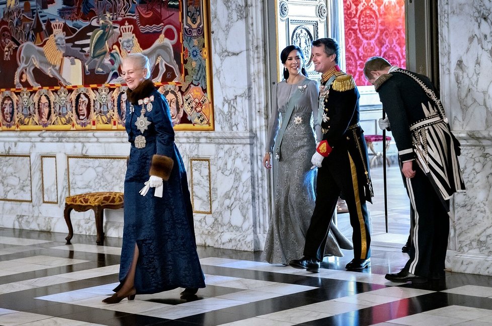 Dánská královna Markéta II., korunní princ Frederik a princezna Mary Elizabeth