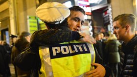 Takhle pomáhají dánští policisté těm českým