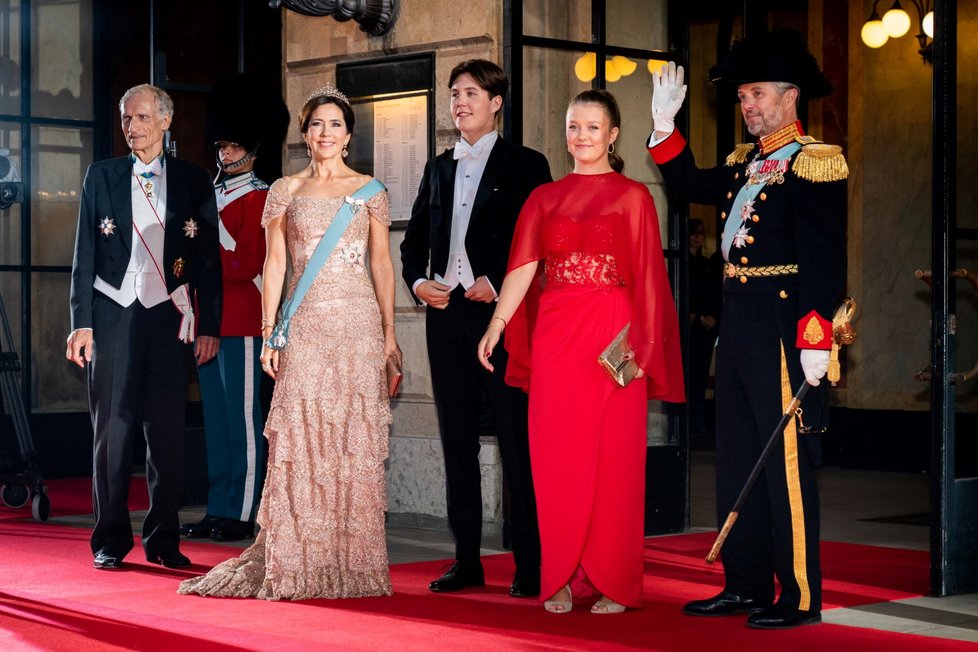 Dánský princ Frederik a princezna Mary s dětmi